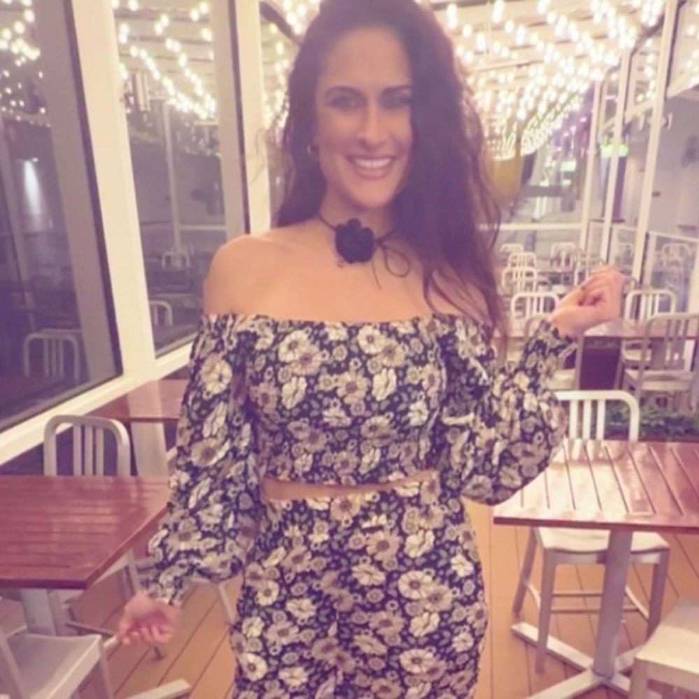 Nwt Daisy Floral Off-Shoulder Flowy Long Sleeve Crop Top 70’s — image 3 of 8
